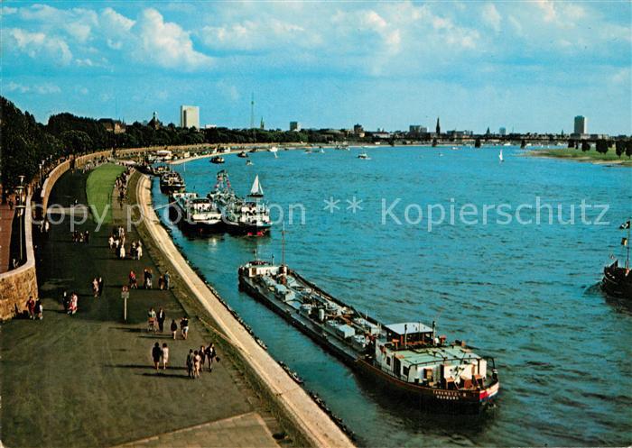 Duesseldorf Blick von der Theodor Heuss Bruecke Rheinpromenade Frachtkahn Binnen