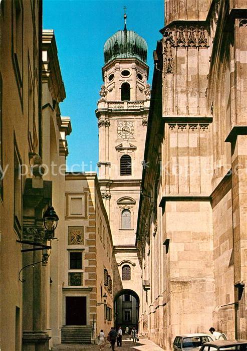 Passau Zengergasse mit Dom Dreifluessestadt