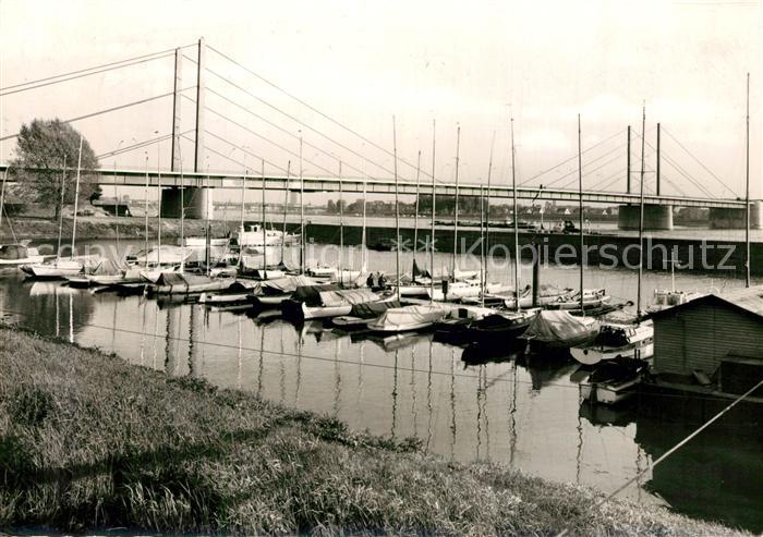 Duesseldorf Nordbruecke mit Jachthafen