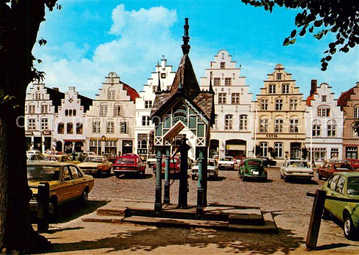 Friedrichstadt Eider Historische Giebelhaeuser Marktbrunnen