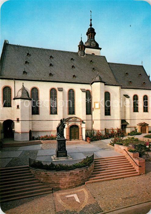 Oestrich-Winkel Kath Kirche St Walburga mit Rhabanus Maurus Denkmal