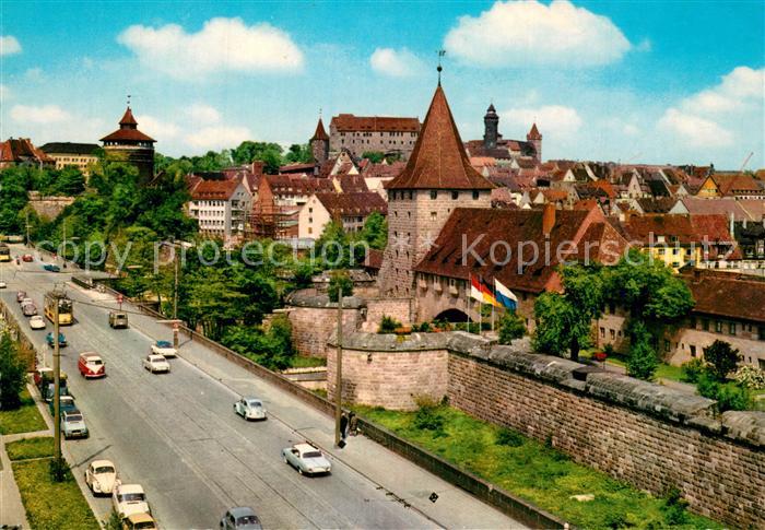 Nuernberg Westtorgraben mit Blick zur Burg