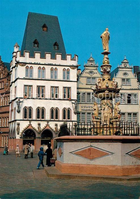 Trier Steipe mit Rotem Haus und Marktbrunnen