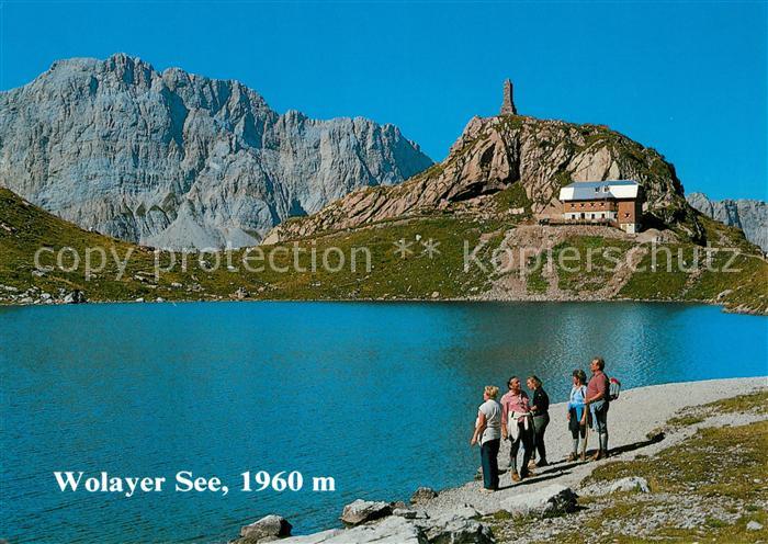 Wolayersee Huette mit Biegengebirge