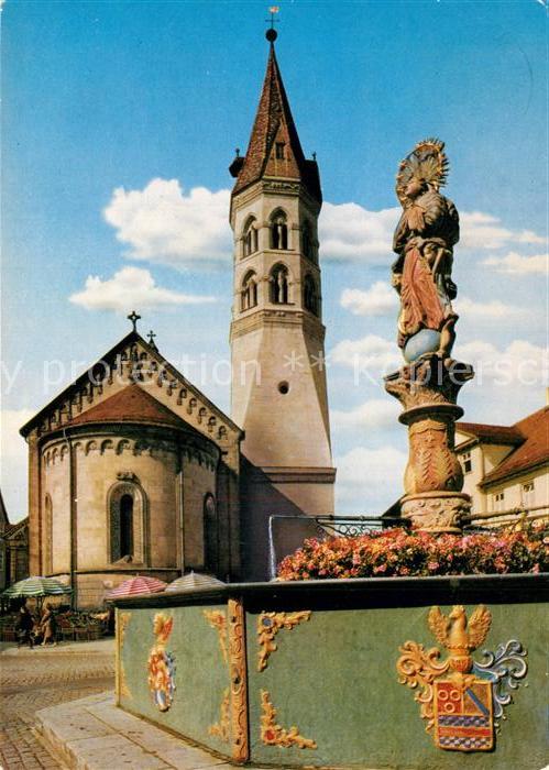 Schwaebisch Gmuend St Johanneskirche und Marienbrunnen am Marktplatz