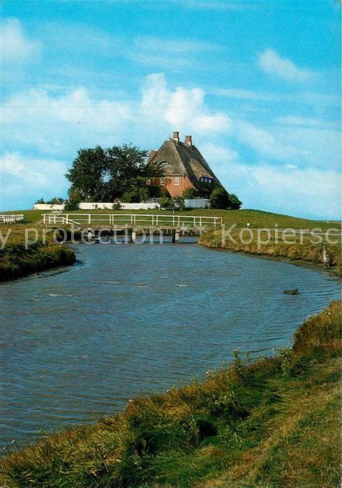 Hallig Hooge Kirchwarft mit Priel