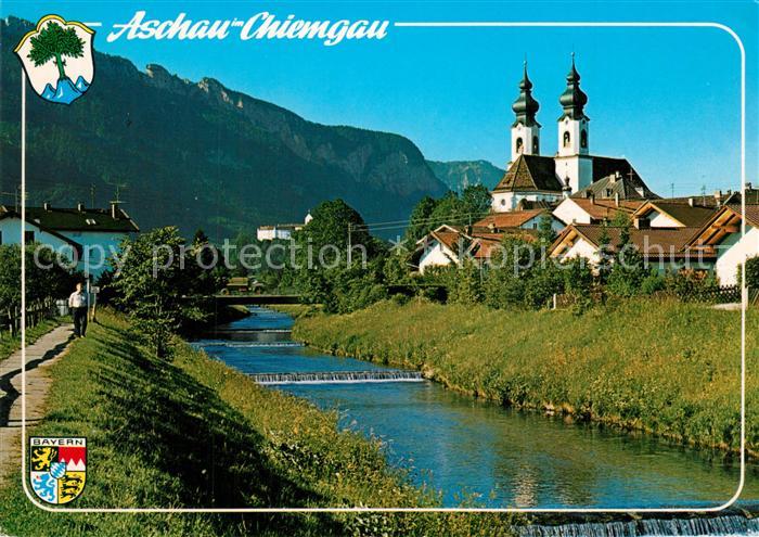 Aschau Chiemgau Uferpartie am Fluss Blick zur Kirche Chiemgauer Alpen