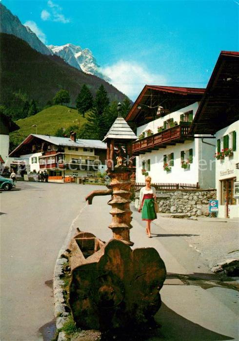 Obergrainau Dorfbrunnen mit Zugspitze Wettersteingebirge