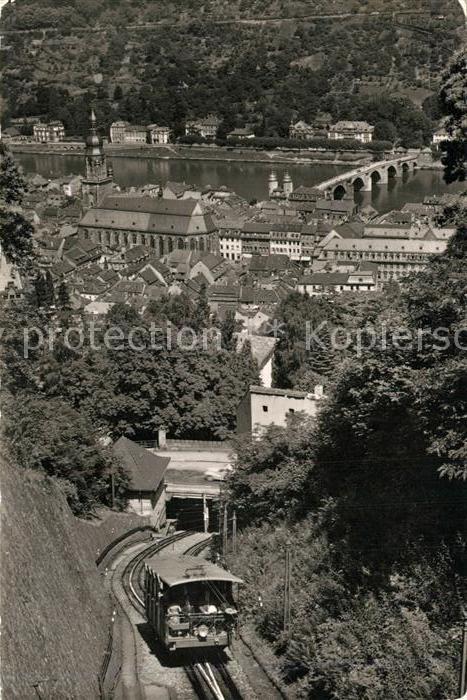 Heidelberg Neckar Bergbahn mit Blick auf Heiliggeist Kirche und alte Neckarbruec
