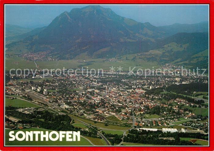 Sonthofen Oberallgaeu mit Gruenten Allgaeuer Alpen Fliegeraufnahme