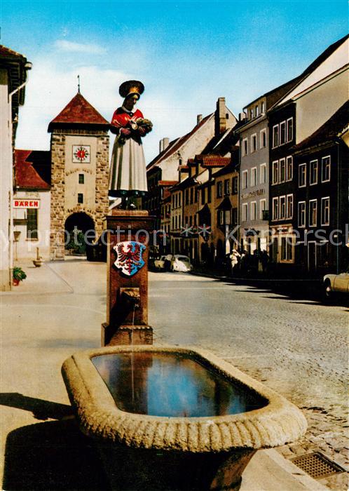 Villingen-Schwenningen Trachtenbrunnen mit Bickentor
