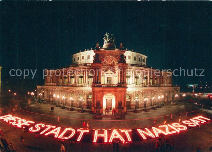 Dresden Semperoper Nachtaufnahme Spruch Diese Stadt hat Nazis satt NPD Kreisverb