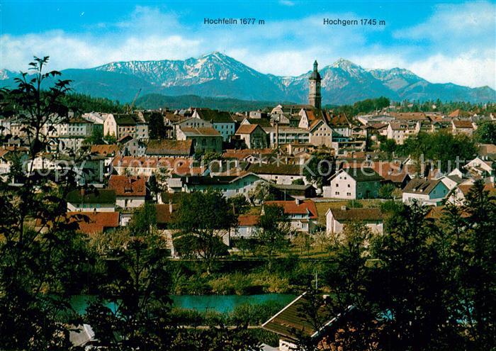 Traunstein Oberbayern Stadtbild mit Kirche Hochfelln Hochgern Bayerische Alpen