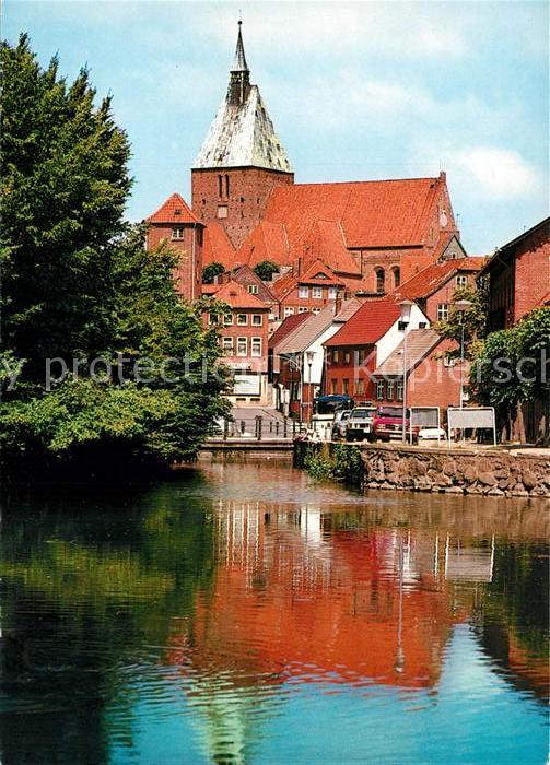 Moelln Lauenburg Muehlenteich mit St Nicolaikirche