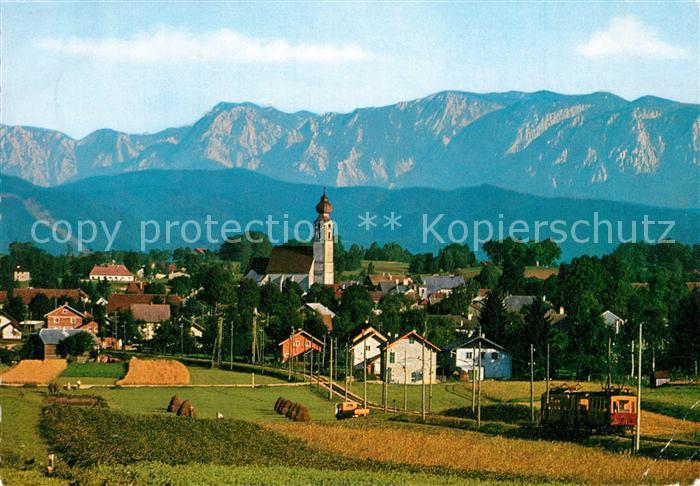 St Georgen Attergau Ortsansicht mit Kirche Alpenpanorama Hoellengebirge