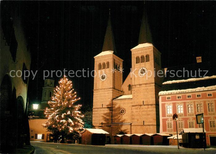 Berchtesgaden Schlossplatz Stiftskirche Christbaum Nachtaufnahme