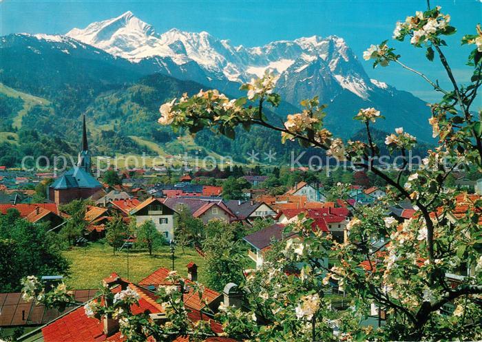 GARMISCH-PARTENKIRCHEN Bayern Ortsansicht mit Kirche gegen Zugspitzgruppe Wetter