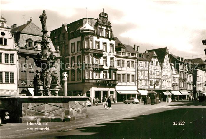 Trier Hauptmarkt Brunnen Fachwerk