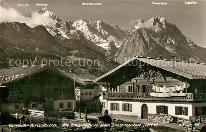 GARMISCH-PARTENKIRCHEN Bayern Alte Bauernhaeuser mit Zugspitzgruppe
