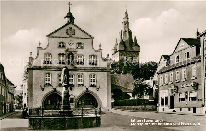 Brilon Marktplatz Rathaus Pfarrkirche