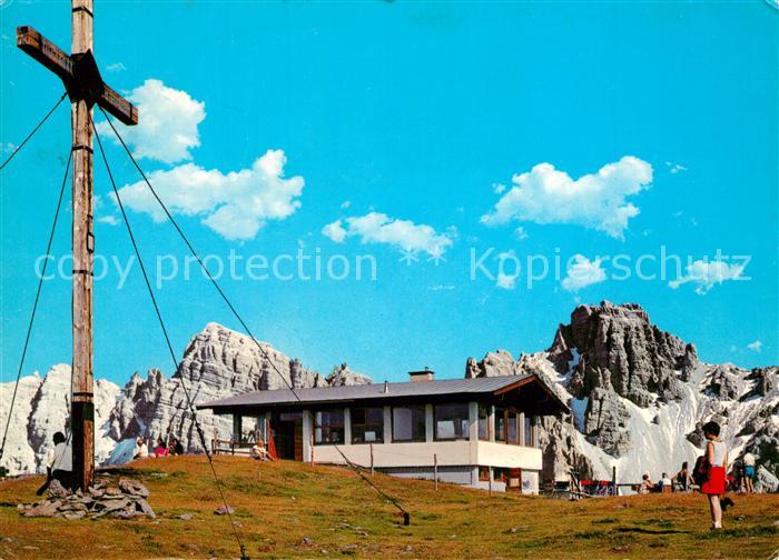Axamer Lizum Gasthaus mit Gipfelkreuz mit Kalkkoegel