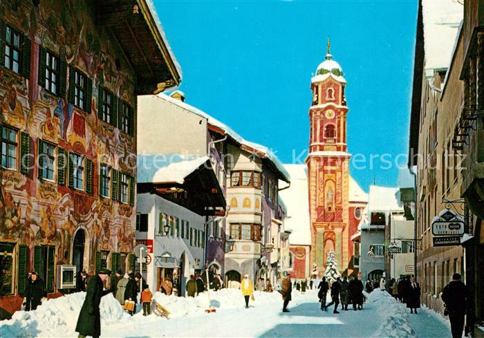 Mittenwald Bayern Obermarkt Freskomalerei Pfarrkirche Sankt Peter und Paul Turm