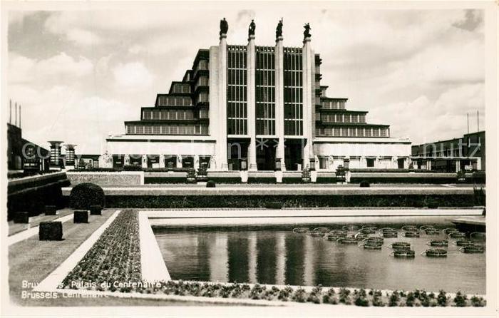 Bruxelles Bruessel Palais du Centrale  Brunnen