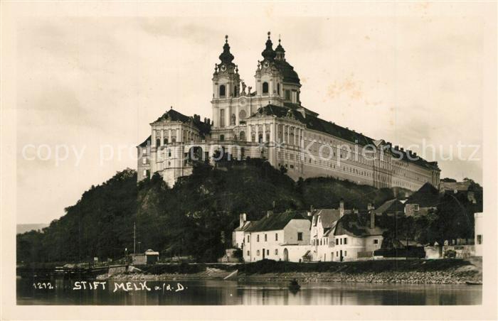 Melk Donau Stift Benediktinerkloster Ansicht vom Fluss aus
