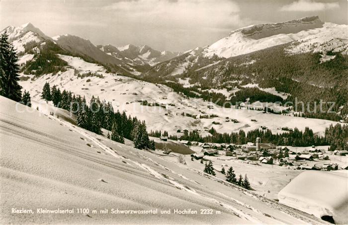 Riezlern Kleinwalsertal Vorarlberg Landschaftspanorama mit Schwarzwassertal und
