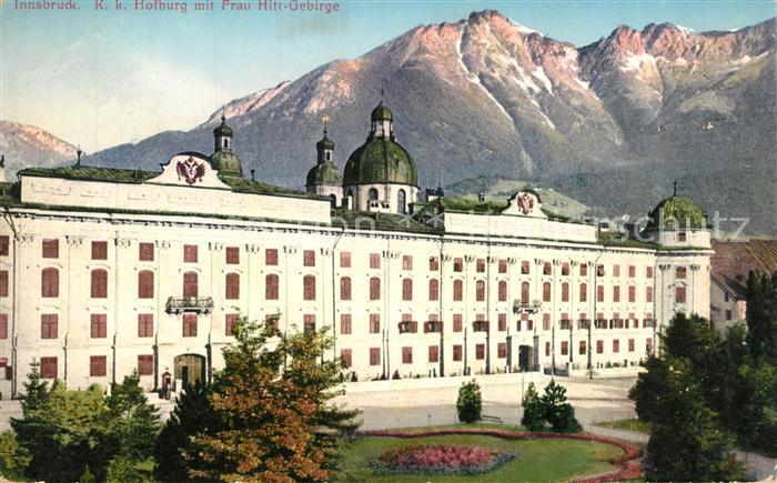 Innsbruck Koenigliche Hofburg mit Frau Hitt Gebirge