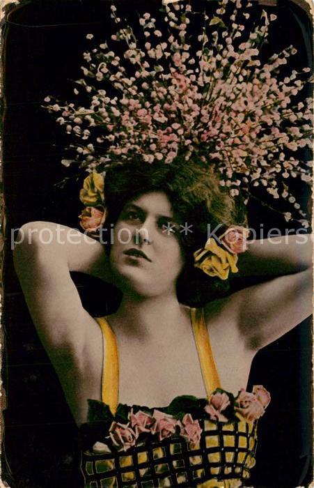 Wrangell Alaska Portrait Junge Dame mit Kopfschmuck Typen Serie 1539