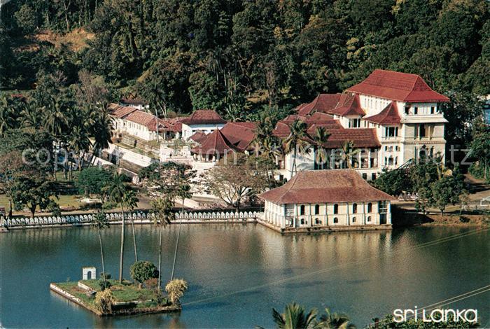 Kandy Sri Lanka Temple of the Tooth Relic and Lake Tempel der Zahnreliquie Kandy