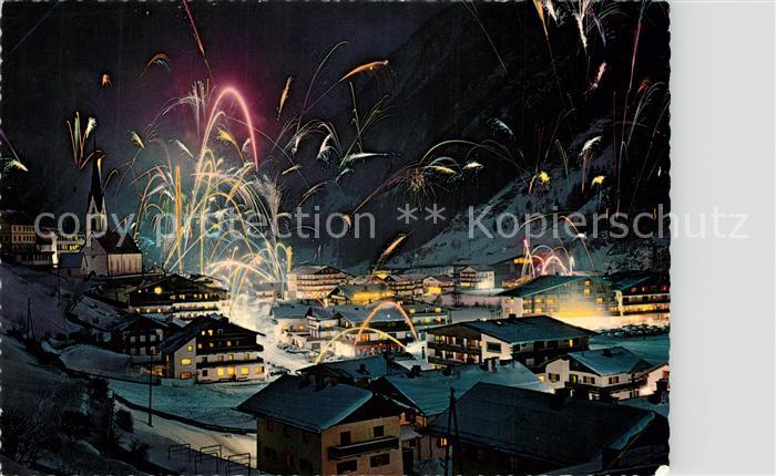 Soelden oetztal Raketenzauber im Wintersportzentrum oetztaler Alpen Nachtaufnahm