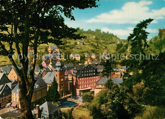 Monschau mit Rotem Haus und Kirche Naturpark-Nordeifel