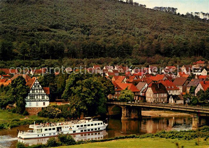 Oberweser Hessen Bruecke zwischen Rheinhardswald und Solling mit Fahrgastschiff