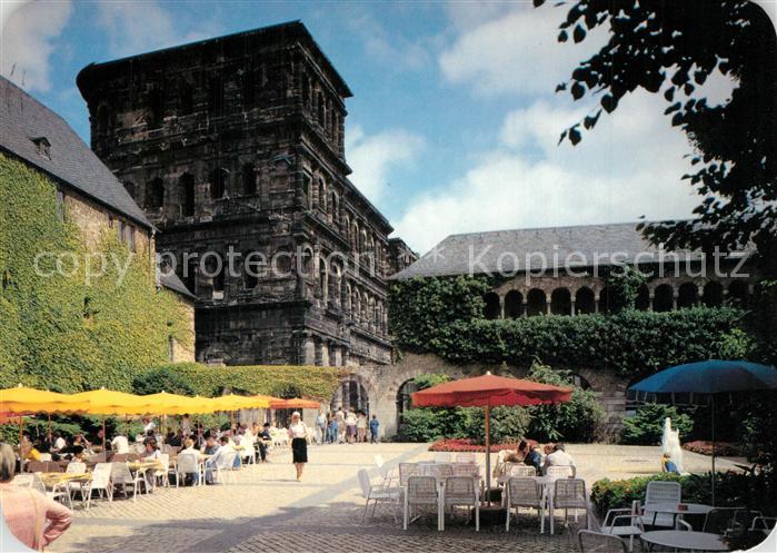 Trier Brunnehof an der Porta Nigra