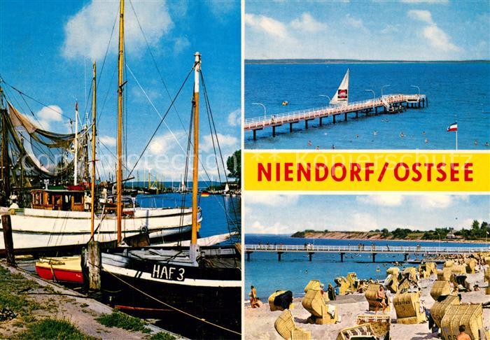 Niendorf Timmendorfer Strand Anlegebruecke Strand Hafen