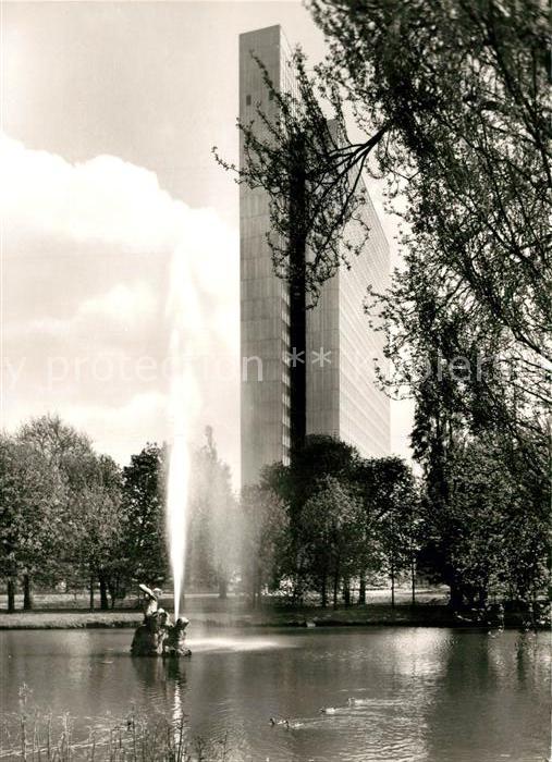 Duesseldorf Groene Jong und Thyssenhaus Hochhaus