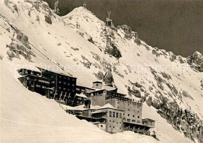 Zugspitze Hotel Schneefernerhaus gegen Zugspitzgipfel