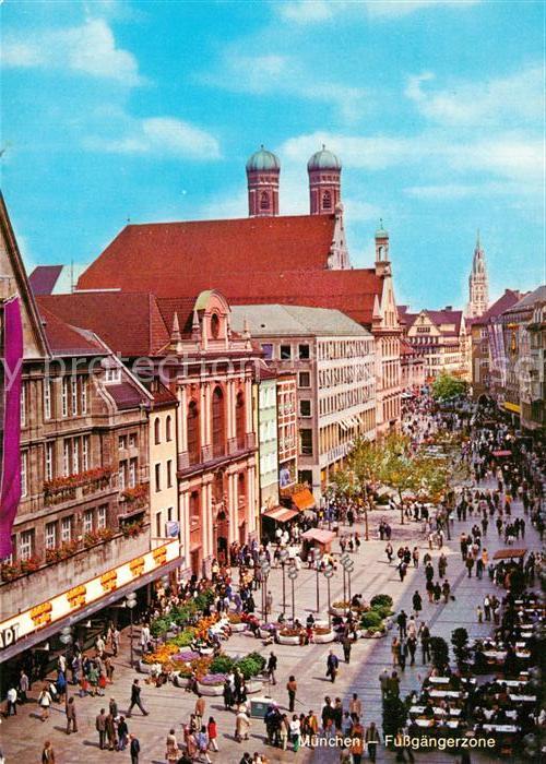 Muenchen Fussgaengerzone Tuerme der Frauenkirche
