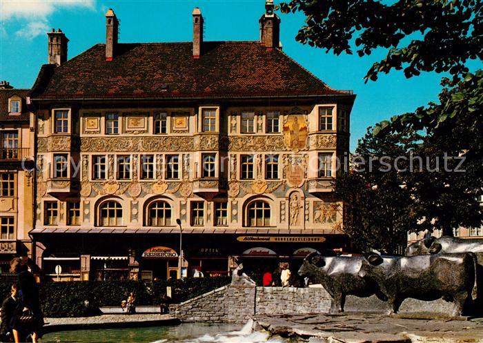 Muenchen Rindermarkt Brunnen mit Ruffini Haus Historisches Gebaeude