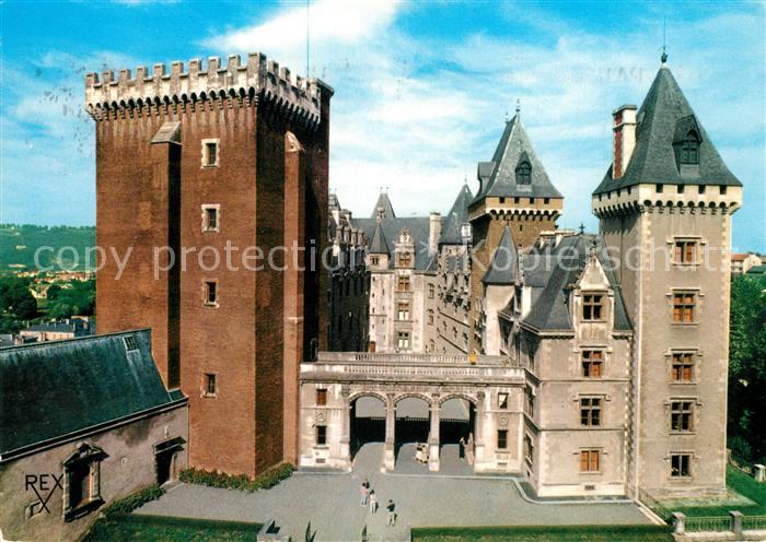 Pau 64 Entrée du Chateau