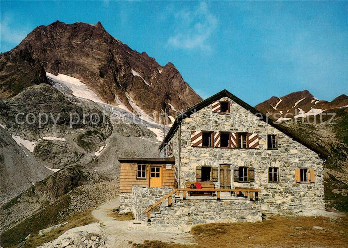 Darmstaedter Huette Berghaus im Verwall mit Kuchenspitze und Scheibler
