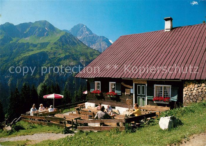 Mittelberg Kleinwalsertal Stutzalpe mit Baerenkopf und Widderstein Allgaeuer Alp