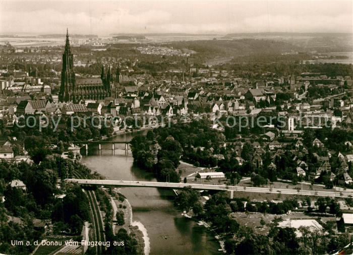 Ulm Donau Stadtpanorama mit Muenster Fliegeraufnahme