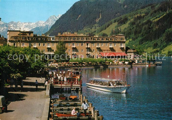 Zell See Seepromenade mit Grand Hotel Fahrgastschiff Steinernes Meer