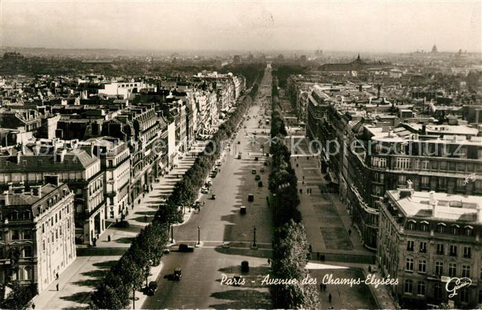 Paris Avenue des Champs Elysées
