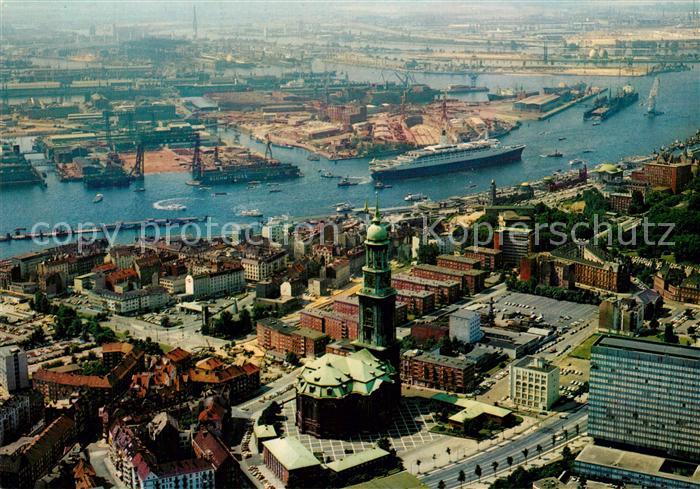 Hamburg Michaeliskirche und Hafen mit Queen Elizabeth 2 Fliegeraufnahme