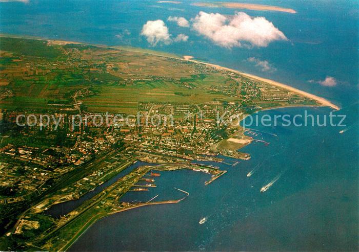 Cuxhaven Nordseebad Fliegeraufnahme mit Hafen und Badestraenden