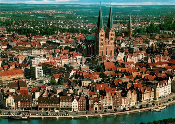 Luebeck Fliegeraufnahme mit Kirche